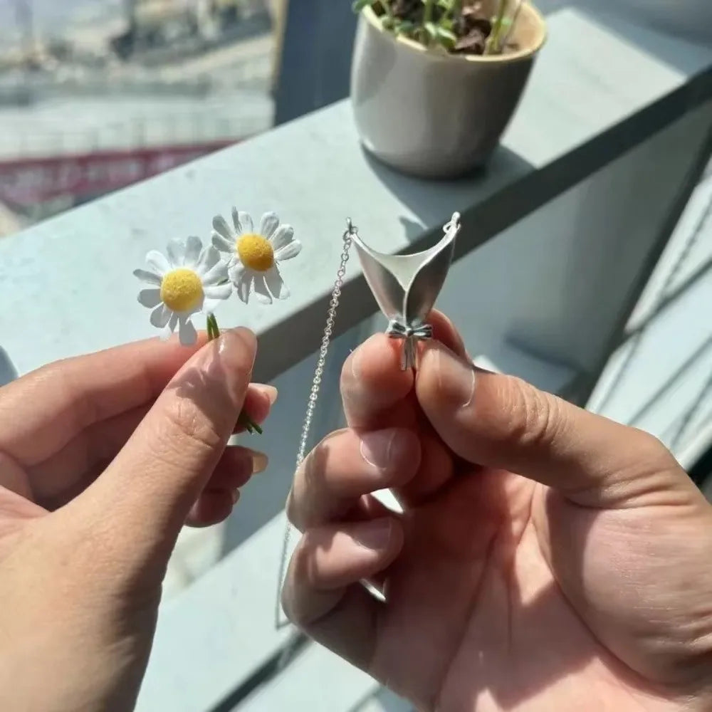 BloomLocket™ Necklace 🌸✨ — Wear Your Favorite Flowers Close