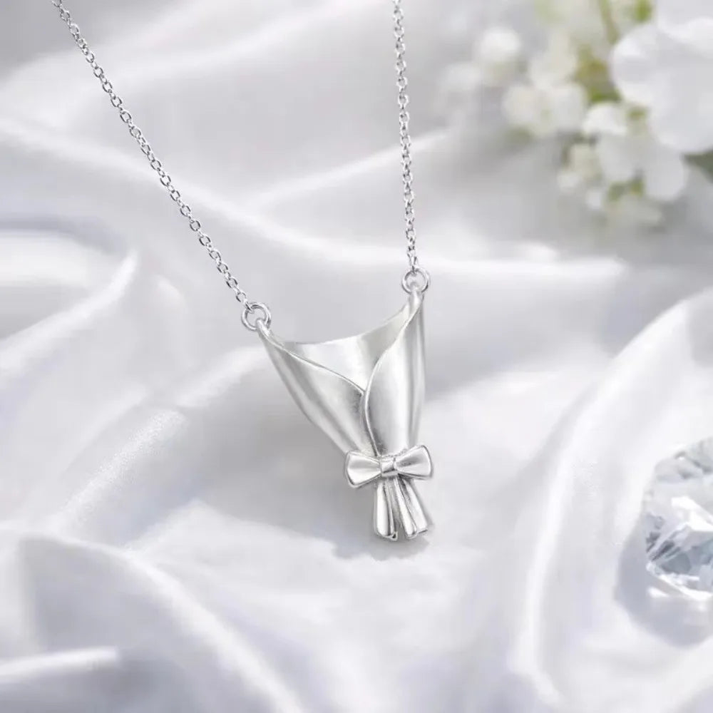 BloomLocket™ Necklace 🌸✨ — Wear Your Favorite Flowers Close